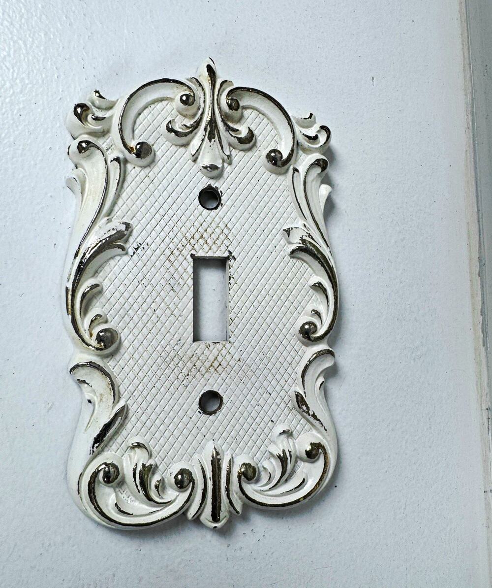 National Lock Vintage Decorative 1-Gang Toggle Wall Plate White/Gold